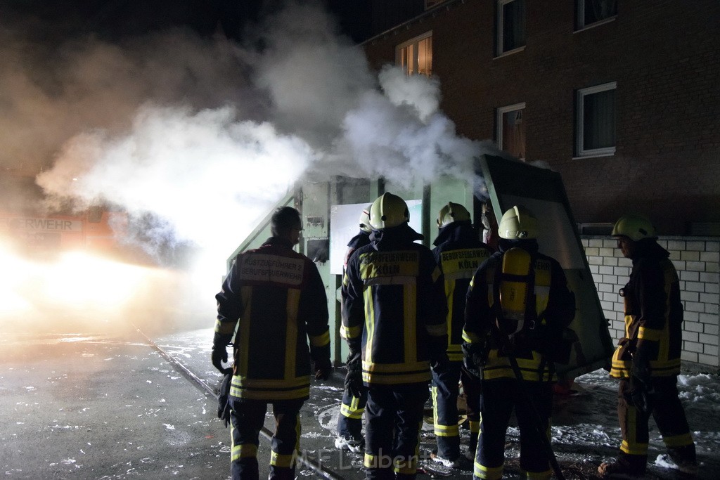 Feuer Papp Presscontainer Koeln Hoehenberg Bochumerstr P198.JPG - Miklos Laubert